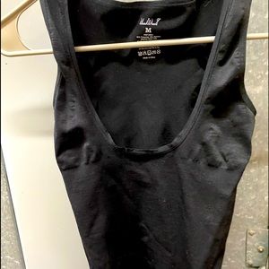 Under Where women’s tank top size M